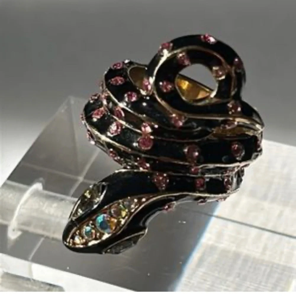 Vintage BETSEY JOHNSON Jungle Book Collection Black Snake Ring. Size 6 - Picture 8 of 8